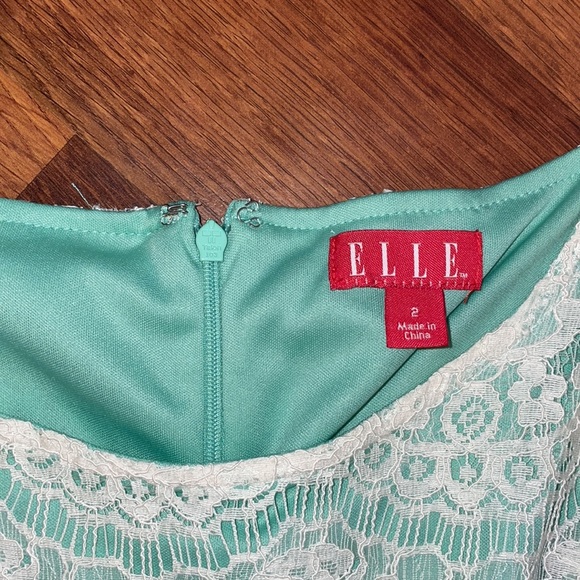 Dress with lace overlay - Picture 3 of 6